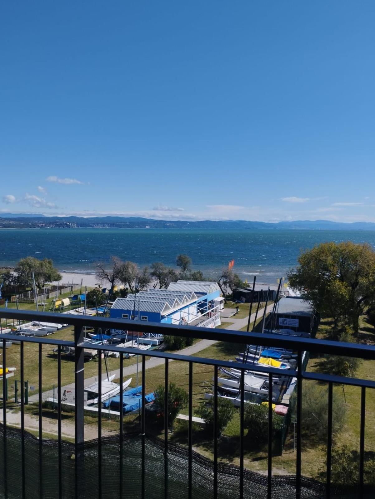 Appartamento Luxury Vista Mare Per 6 Persone A マリーナ・ジュリア エクステリア 写真