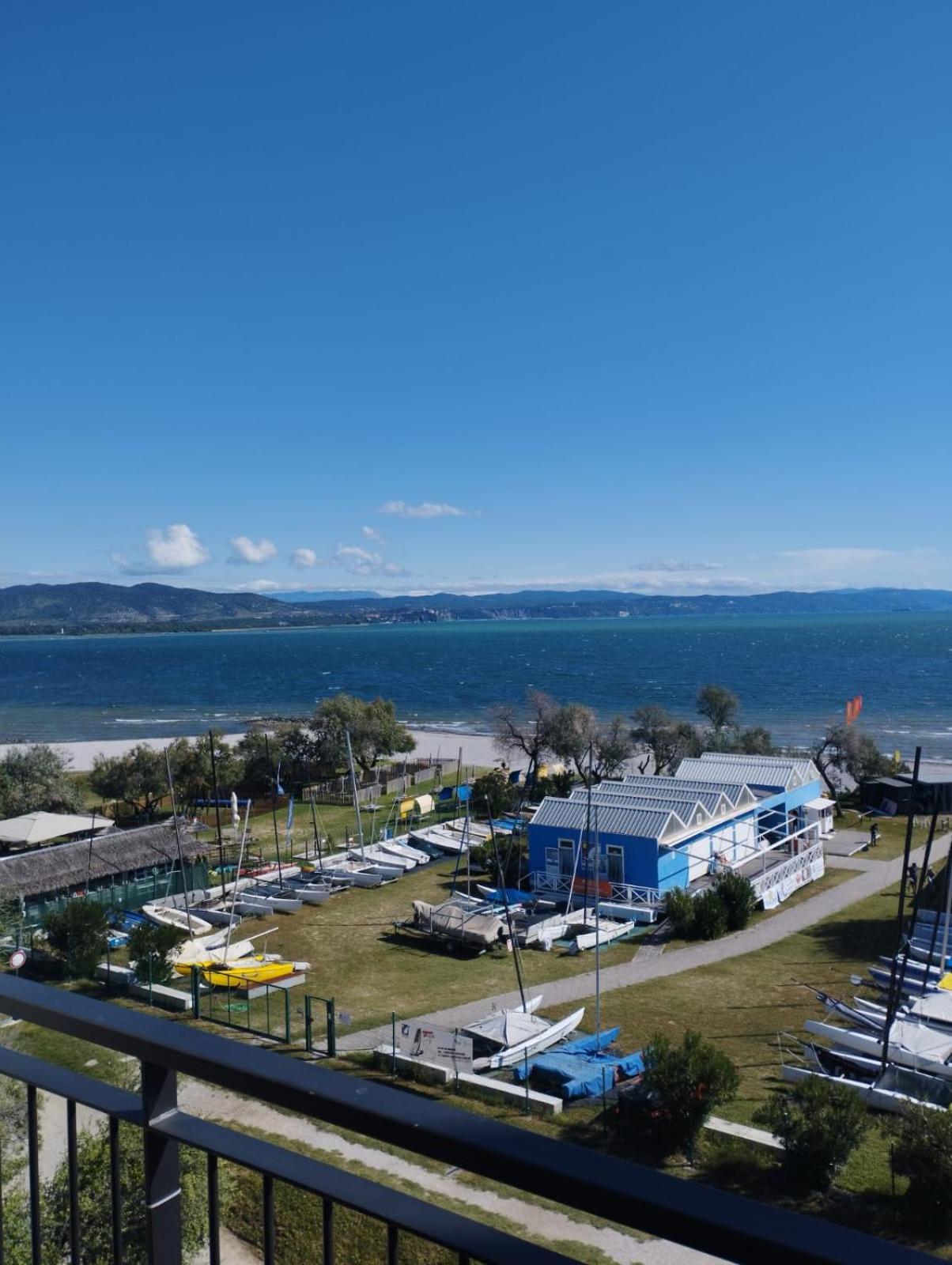 Appartamento Luxury Vista Mare Per 6 Persone A マリーナ・ジュリア エクステリア 写真
